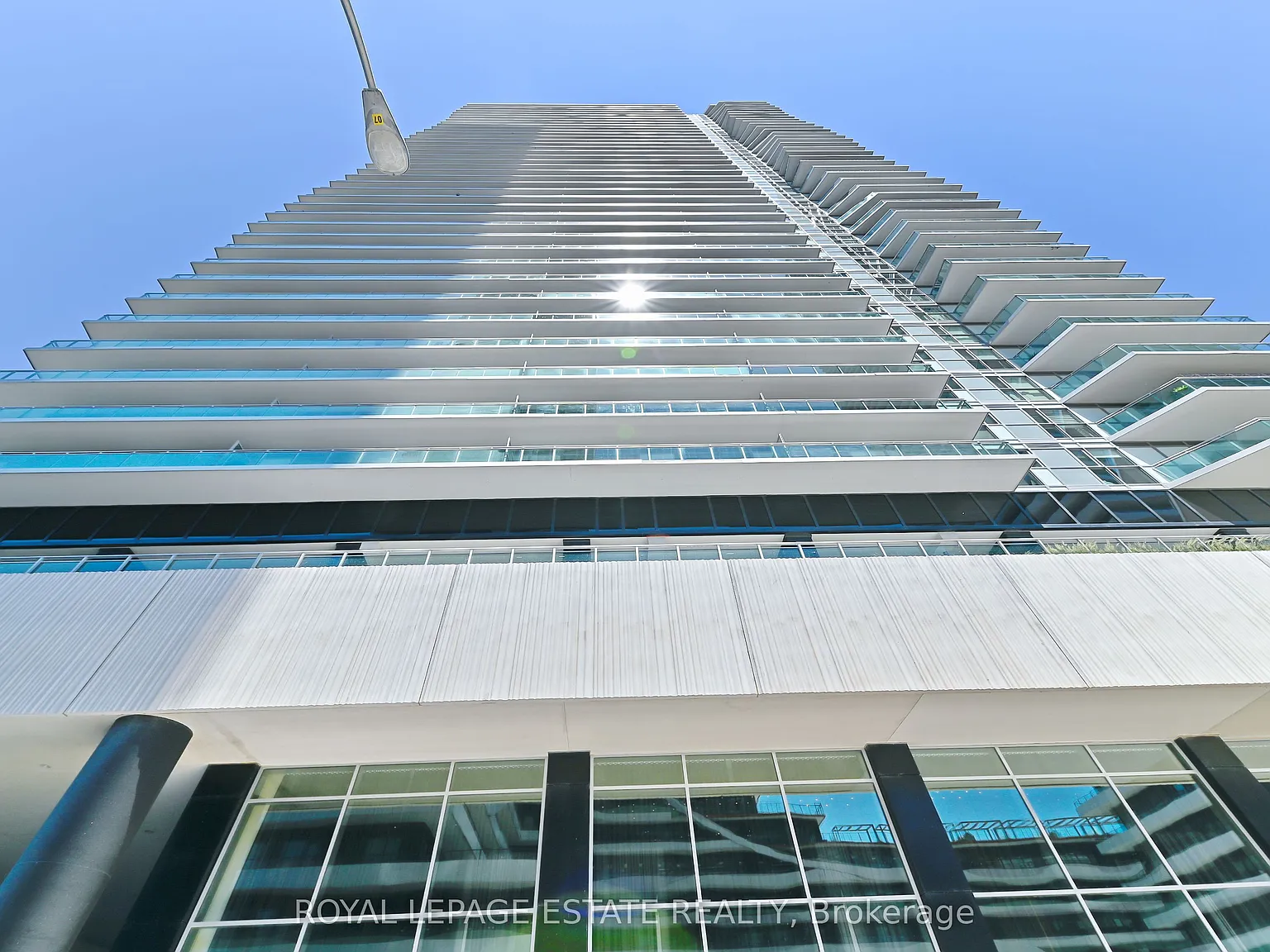 Jade Waterfront Condos — Photo 2