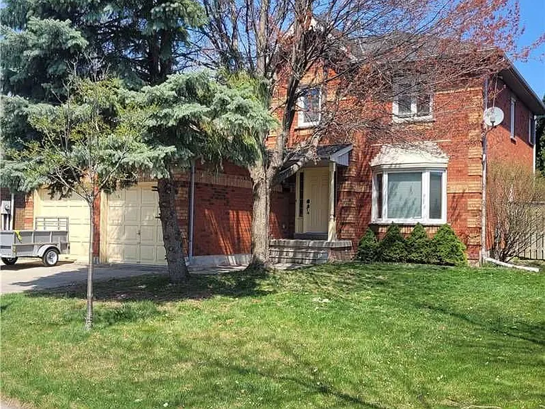 1107 Thoresby Dr — Photo 2
