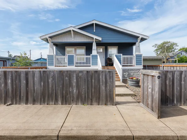 440 N Bay St, Waldport, OR 97394