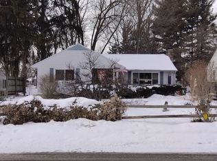 811 Bretton Rd, Lansing, MI 48917