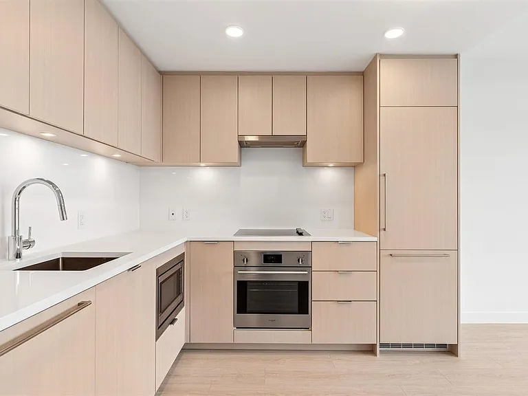 13675 107a Ave #1001 — Photo 2