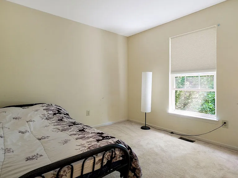 137 Weybridge Dr — Photo 22