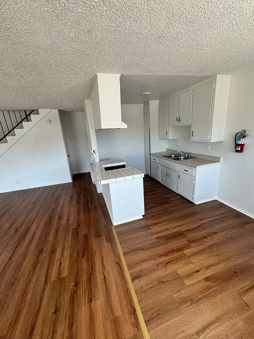 11254 Berendo Ave — Photo 1
