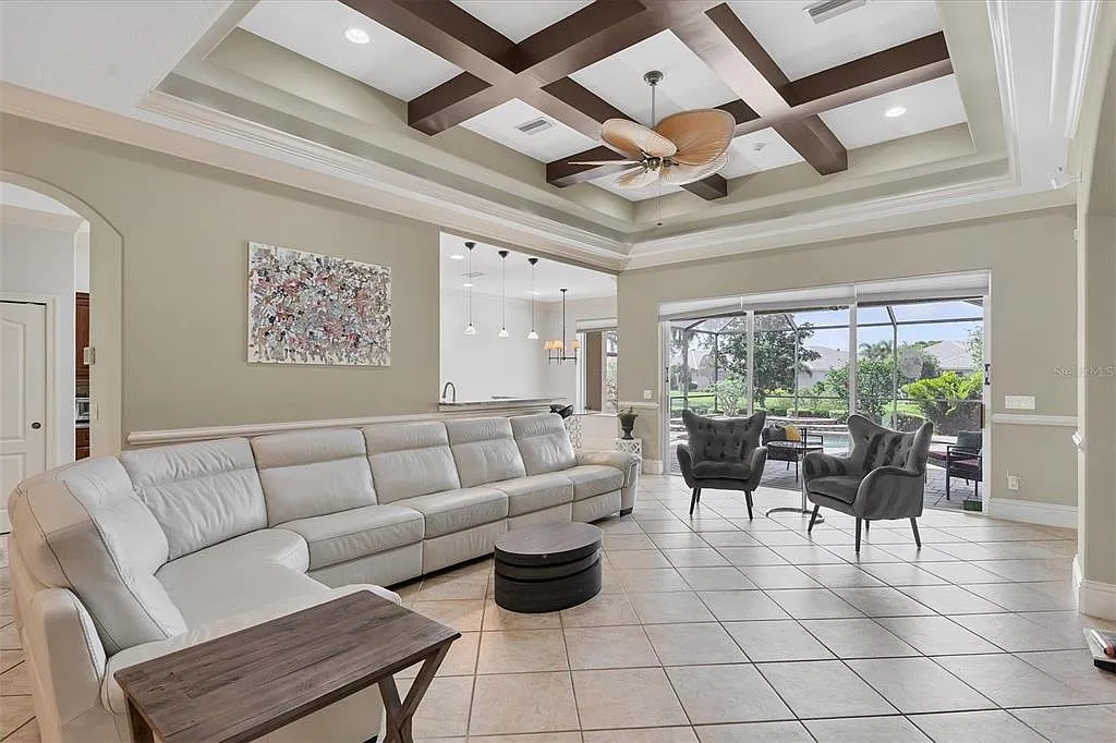 3 bed, 2.0 bath, 2261 sqft, $4,000 — Photo 3