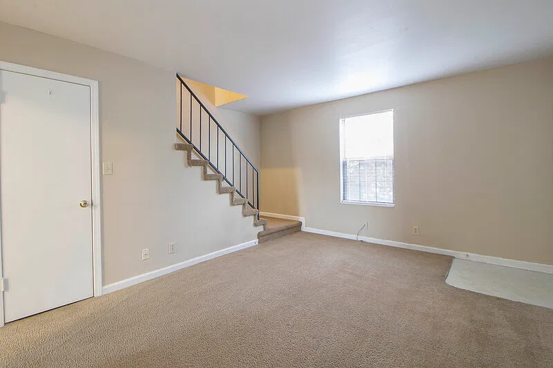 2 bed, 1.5 bath, 1000 sqft, $895 — Photo 3