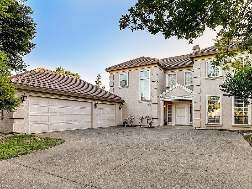 2nd image of 4805 Runway Dr