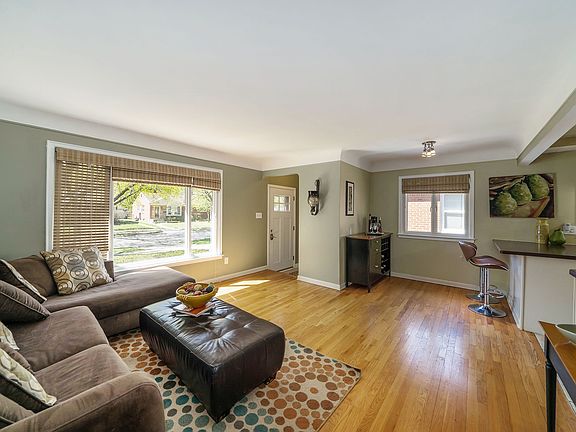 4th image of 422 Charlotte Ave