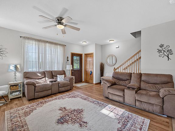 3rd image of 972 Stonehaven Dr