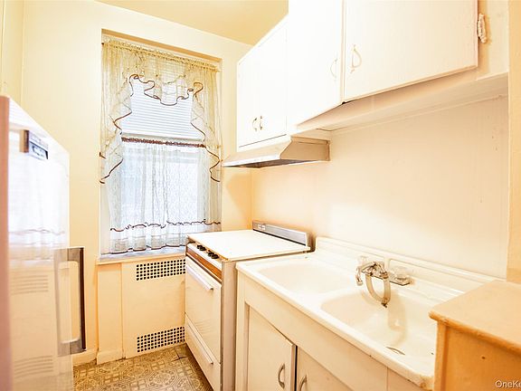 4th image of 3321 Bruckner Boulevard #4M