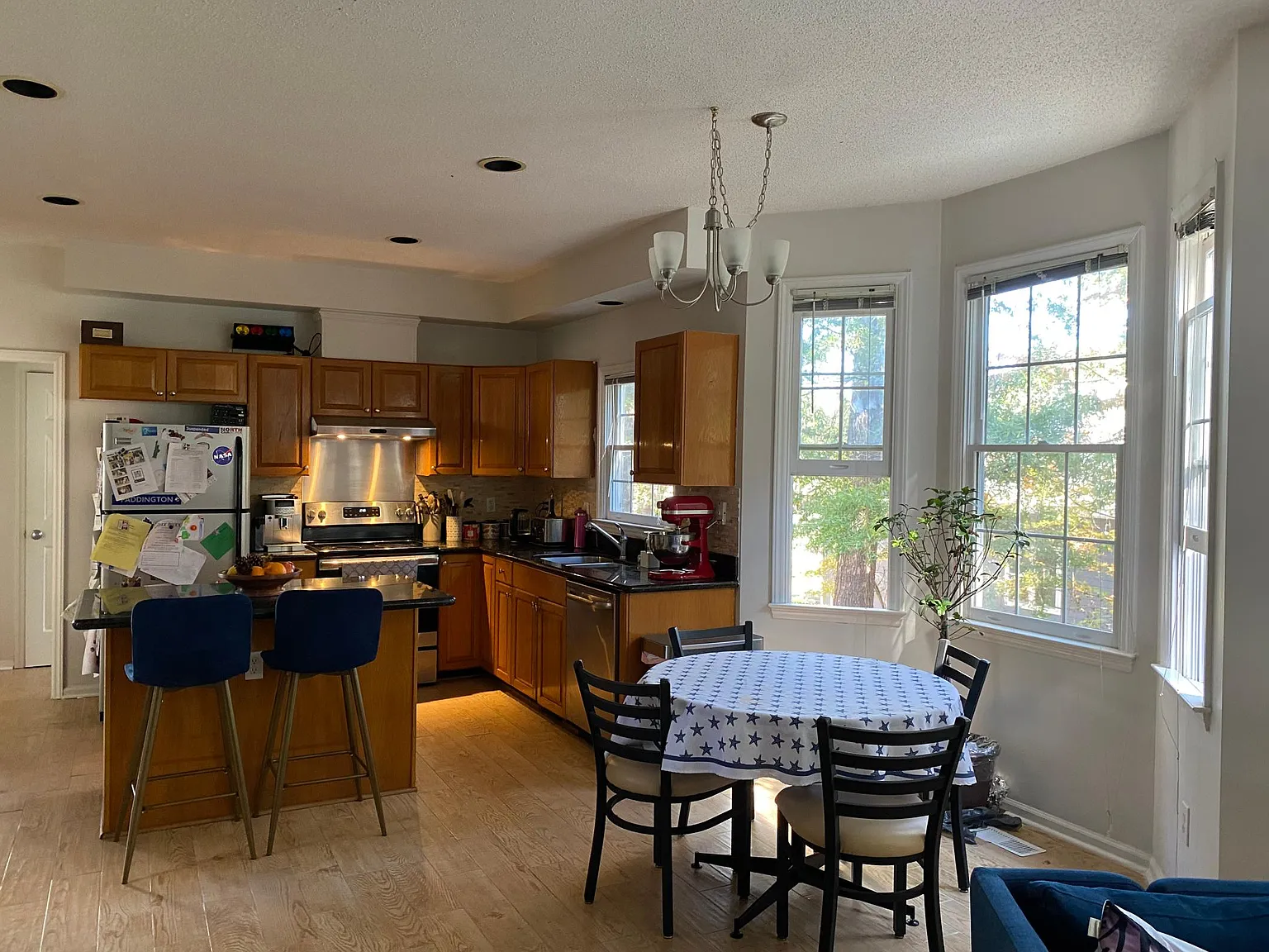 4 bed, 2.5 bath, 2280 sqft, $2,990 — Photo 3