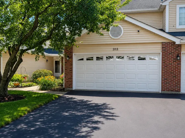 103 Brittany Dr #103, Streamwood, IL 60107