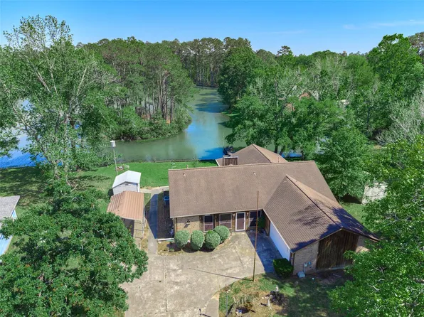 8805 Lakeshore Dr, Montgomery, TX 77316