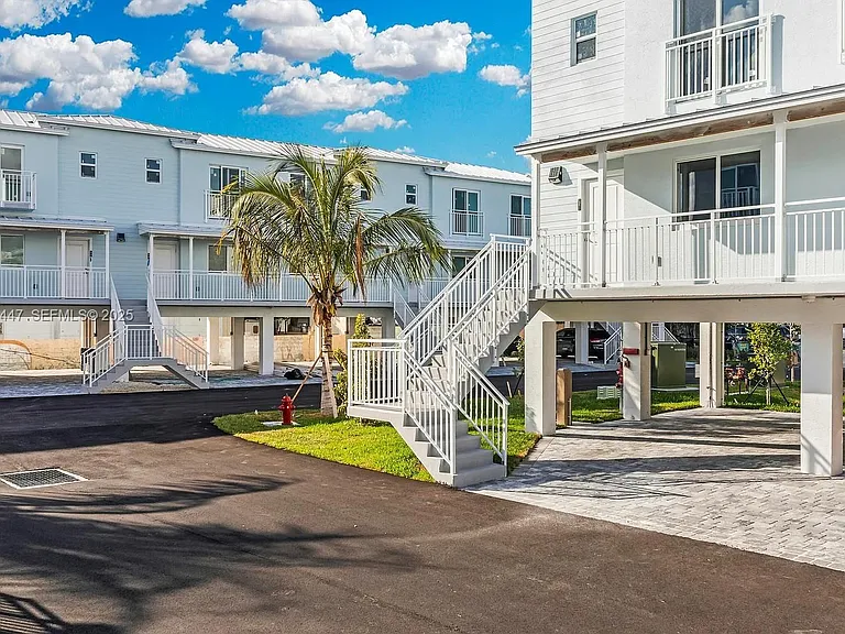 10877 Overseas Hwy #37 — Photo 2