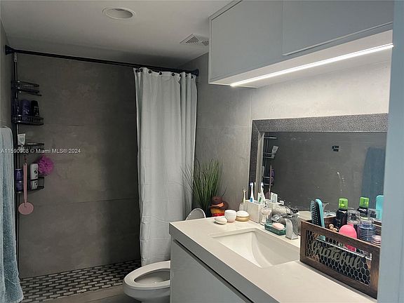 4th image of 401 Ocean Dr APT 419