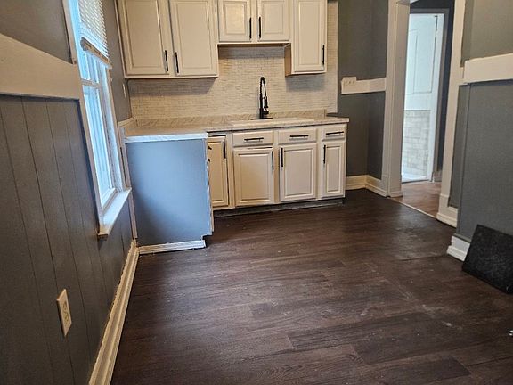 3rd image of 3434 W 60th St