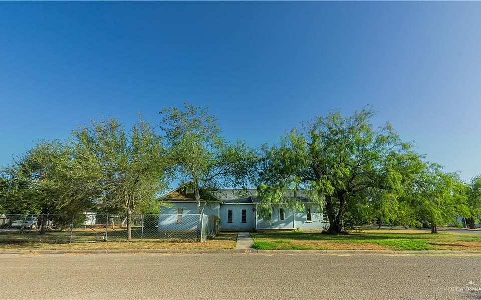 1st image of 409 Loretta St