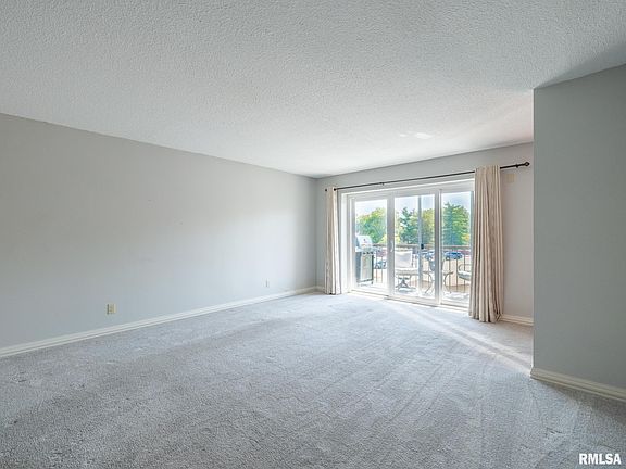 3rd image of 906 W Loire Ct