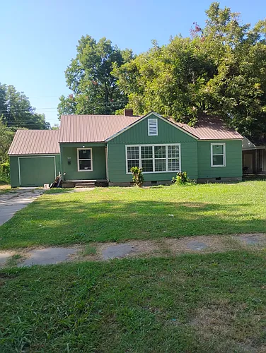 1611 Holly St Photo 1