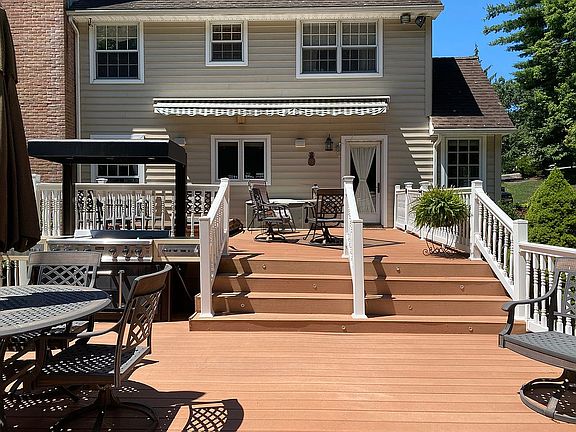 2 Tier Deck with Hot Tub