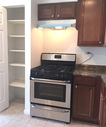 5th image of 3500 Bayside Dr Unit 6