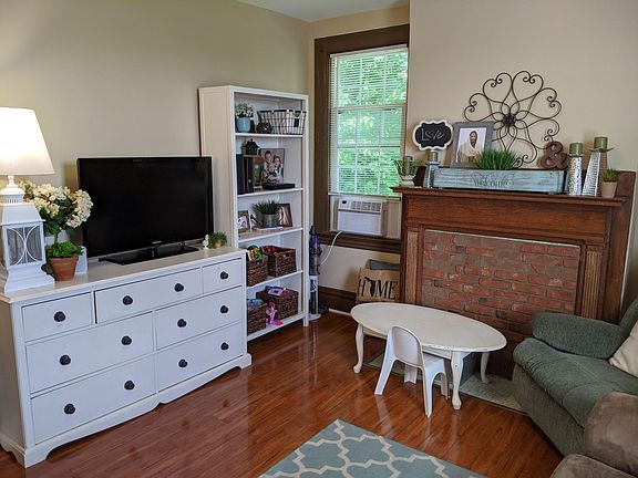 Living room Pic 1
