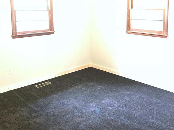 5th image of 297 Anderson Ln