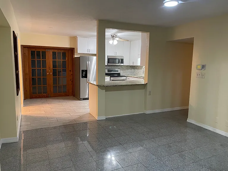 6390 Hampton Dr N — Photo 35