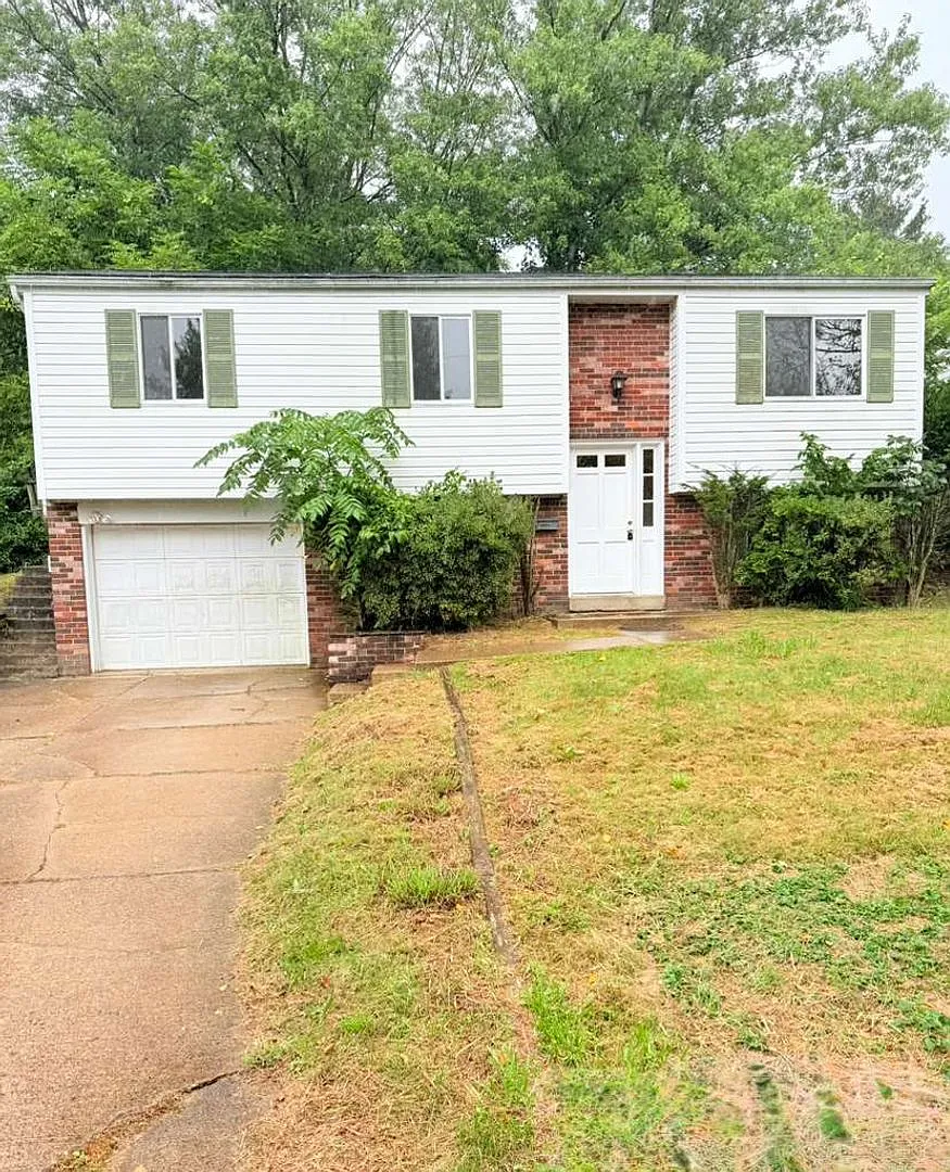 2520 Hill St photo 1