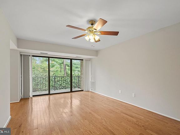4th image of 2060 Royal Fern Ct Suite 11A