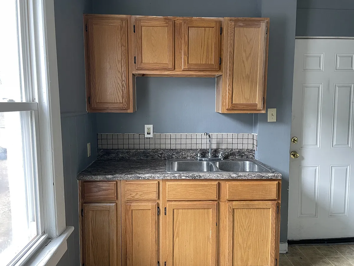 Building Photo - 84 Rhodes Ave #4