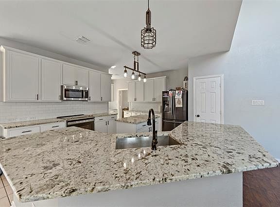 5th image of 1619 Clarke Springs Dr