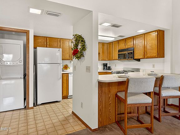 5th image of 2605 N Pinon Ridge Drive #570