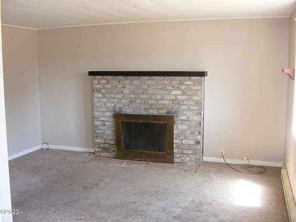 3rd image of 113 NE Eads St
