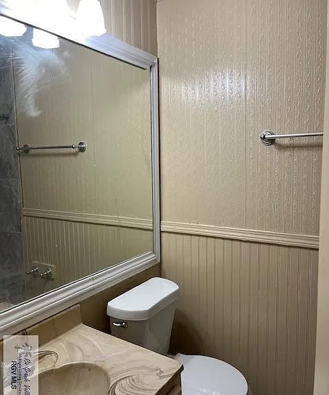 240 Country Club Cir #2 — Photo 10