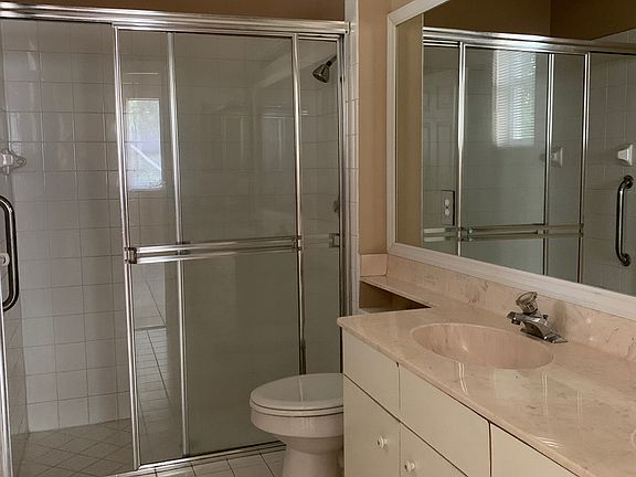 5th image of 4804 Estates Dr #19
