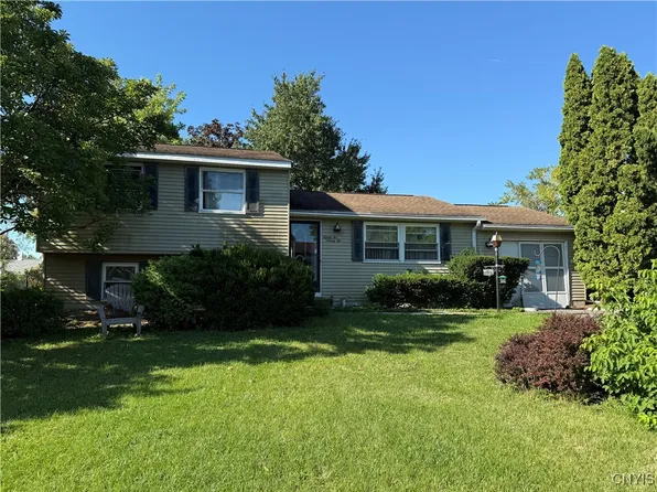 8292 Redwing Dr, Liverpool, NY 13090