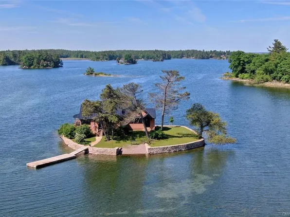 1 Honeymoon Is, Hammond, NY 13646