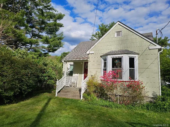 104 Canal Drive, Godeffroy, NY 12729