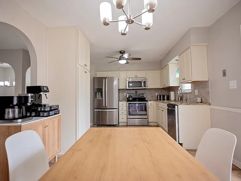 413 SE Lana Ct — Photo 8