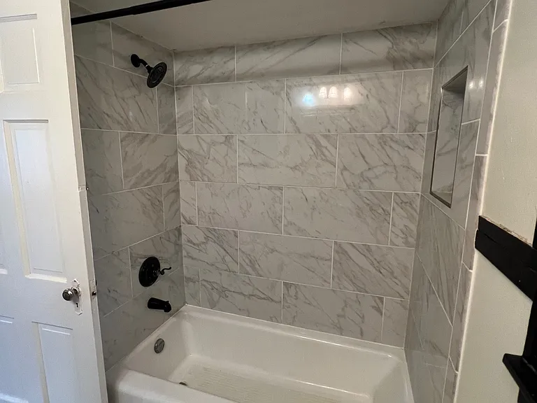Front bath with marble tub/shower