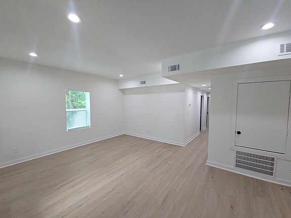 5th image of 8101 Venus St #A