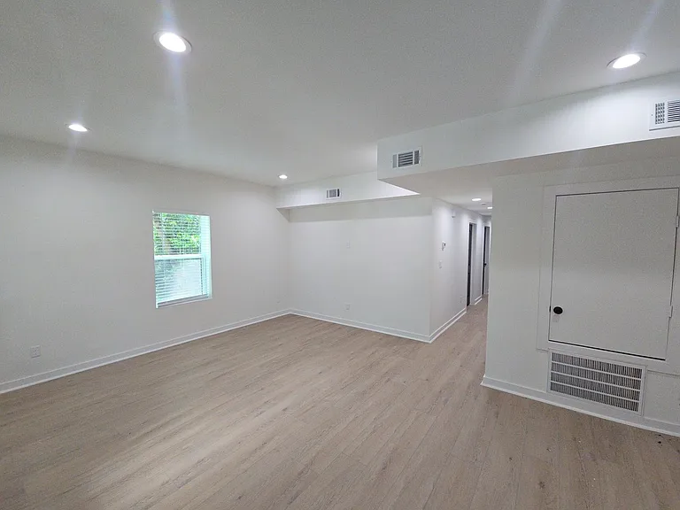 8101 Venus St — Photo 5