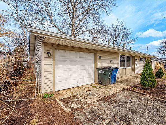 4th image of 4771 Burkhardt Ave