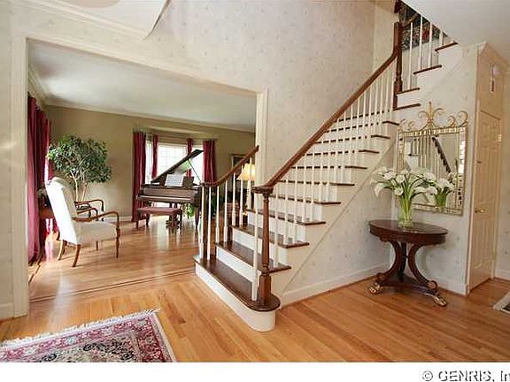 2nd image of 15 Crownwood Cir