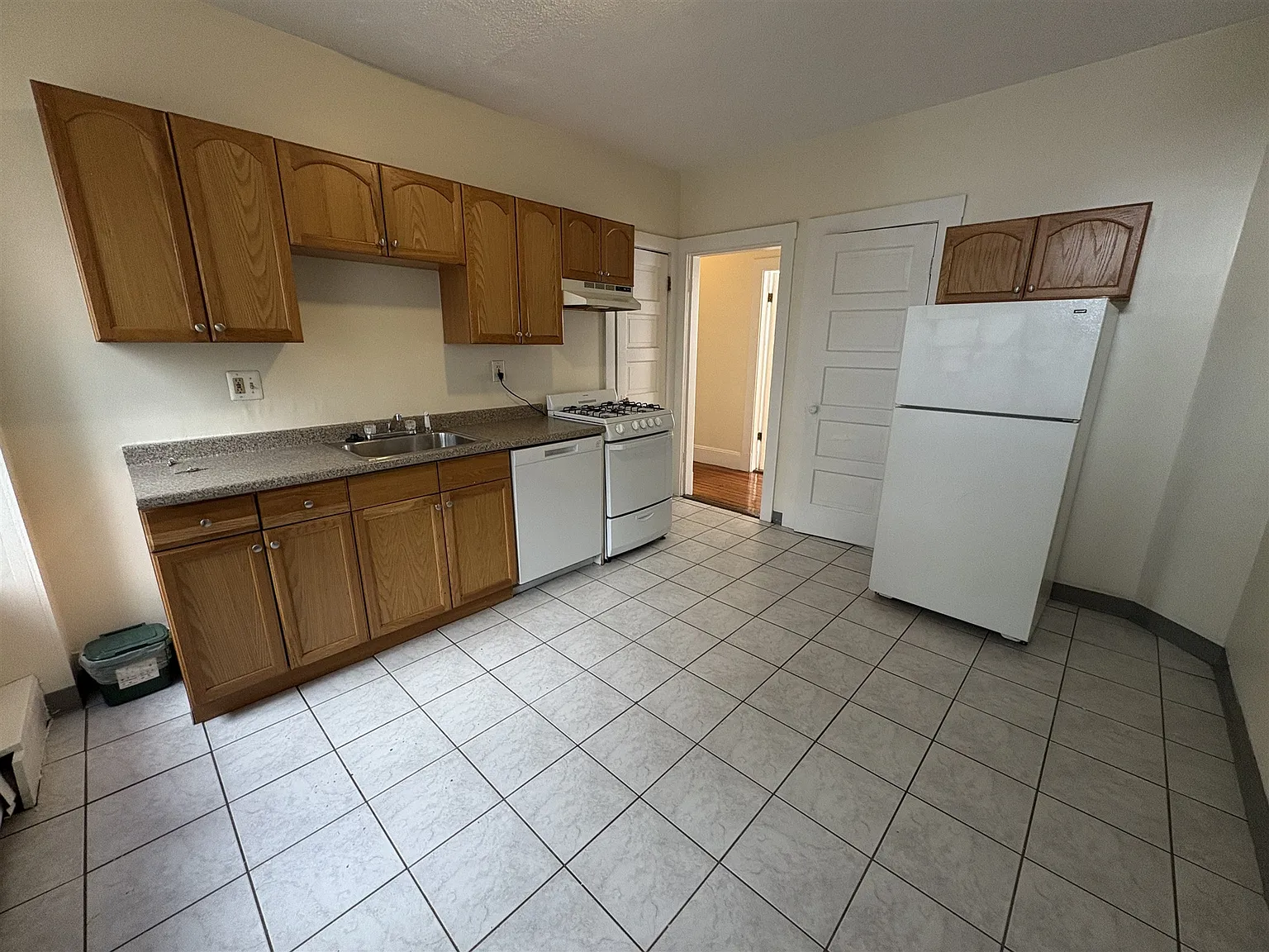 1 bed, 500 sqft, $2,400 — Photo 2