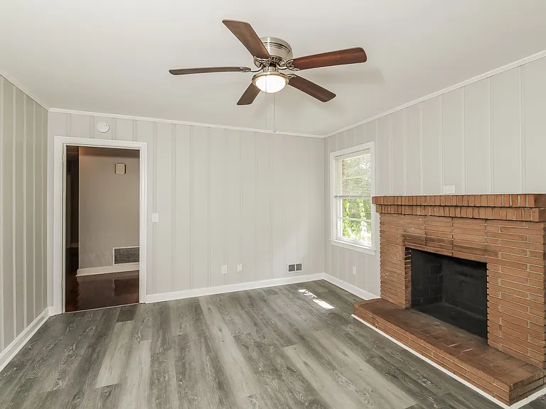 1574_018_living_room_12877070.jpg