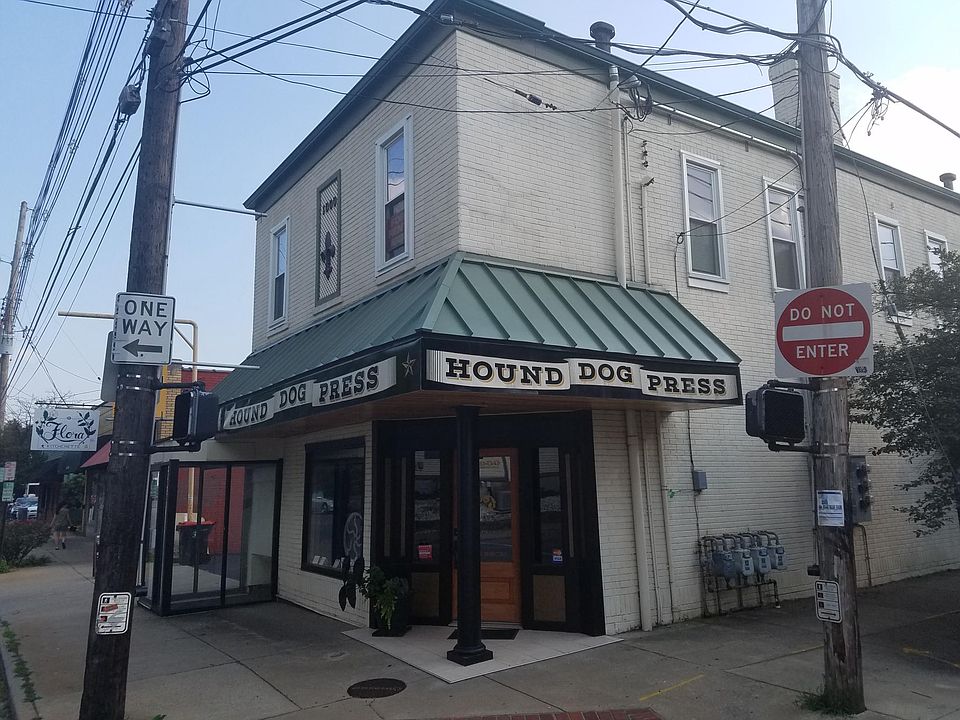 Attractive renovated building. Walk-able neighborhood filled