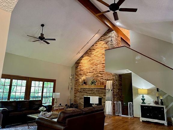 3rd image of 6 Tanglewood Ct