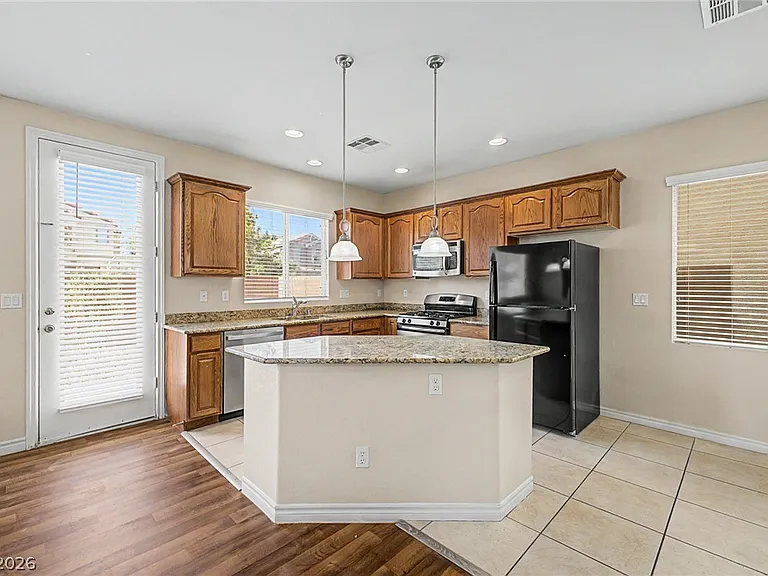 10560 Laurelwood Lake Ave — Photo 4