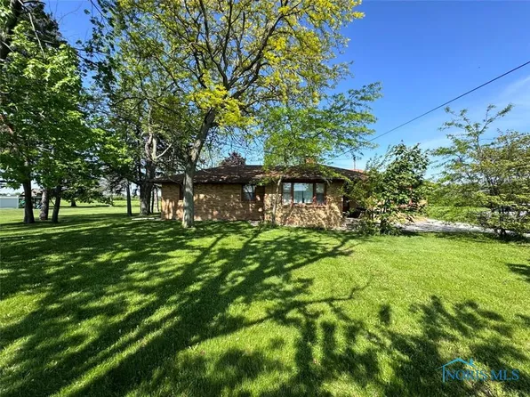 2120 Mathews Rd, Northwood, OH 43619